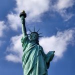 Medizinische Behandlungskosten in den U.S.A. und Deutschland Freiheitsstatue