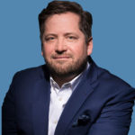 Auf welche Schönheits-OP sind Sie stolz, Prof. Giunta? Mann in blauen Jacket