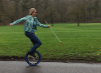 Dörte Maack: Lauf, lauf, lauf, Sprung – ist der Takt in meinem Kopf Erkrankt an Retinitis pigmentosa