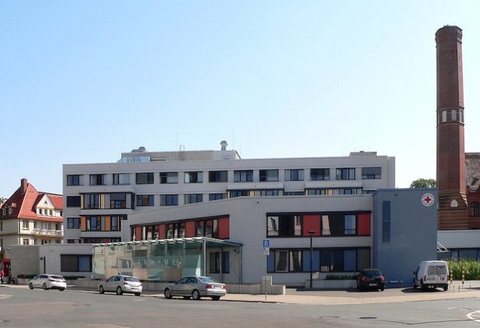 1052px-Clementinenhaus_Hannover_Bettenhaus-2 Krankenhaus für Gallenblasen-OP