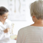 Spinalkanalstenose: Wenn die Wirbel auf das Rückenmark drücken Spinalkanalstenose