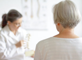 Spinalkanalstenose: Wenn die Wirbel auf das Rückenmark drücken Spinalkanalstenose