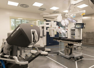 Kliniken mit einem Da-Vinci-Roboter OP-Saal mit Da-Vinci-Roboter; Foto: Martini-Klinik Hamburg